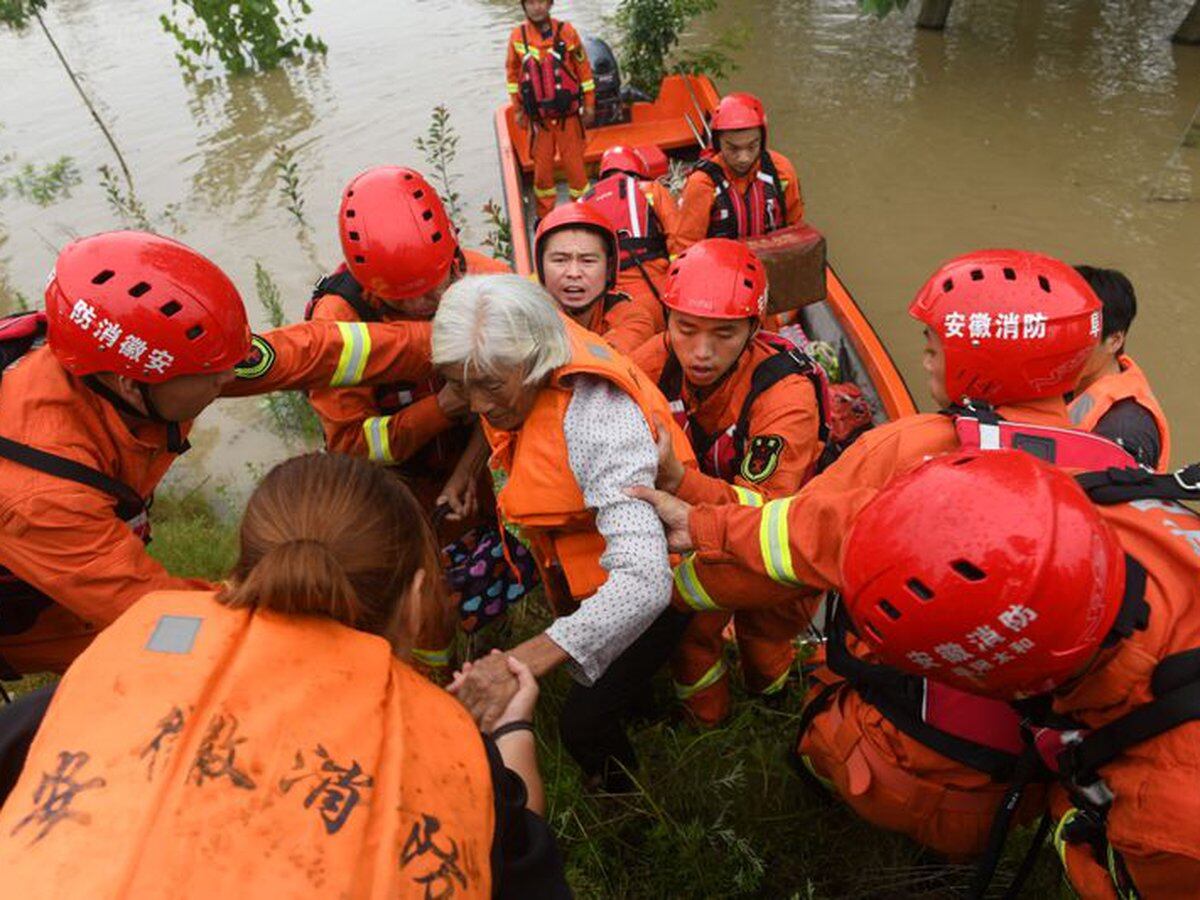China evacua a miles de personas ante la amenaza de las ...