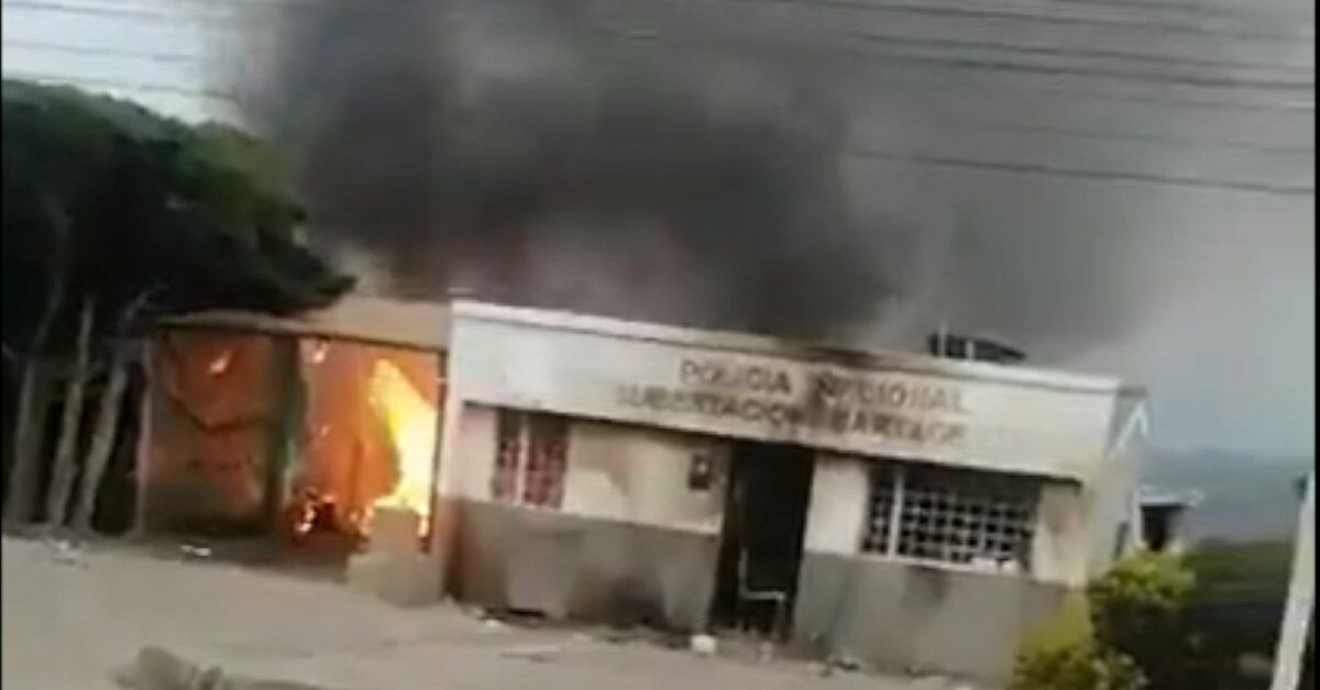 They set fire to a Police substation in Facatativá, west of Bogotá