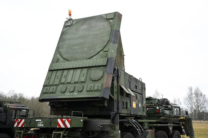 Una parte del sistema de defensa móvil de misiles tierra-aire Patriot antes de ser transportado desde Gnoien, Alemania (REUTERS/Annegret Hilse/Archivo)