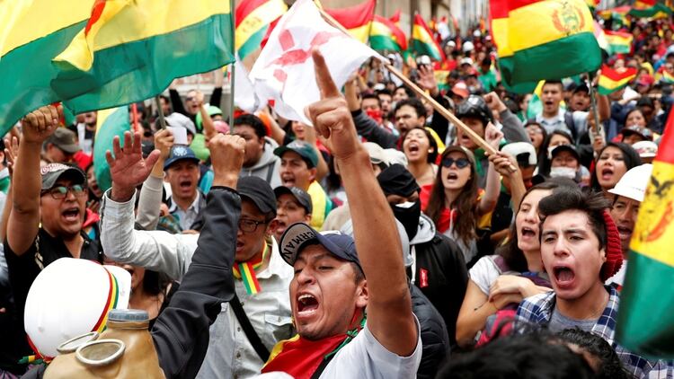 Manifestantes gritan consignas contra el presidente boliviano, Evo Morales, en La Paz, Bolivia (REUTERS/Carlos Garcia Rawlins)