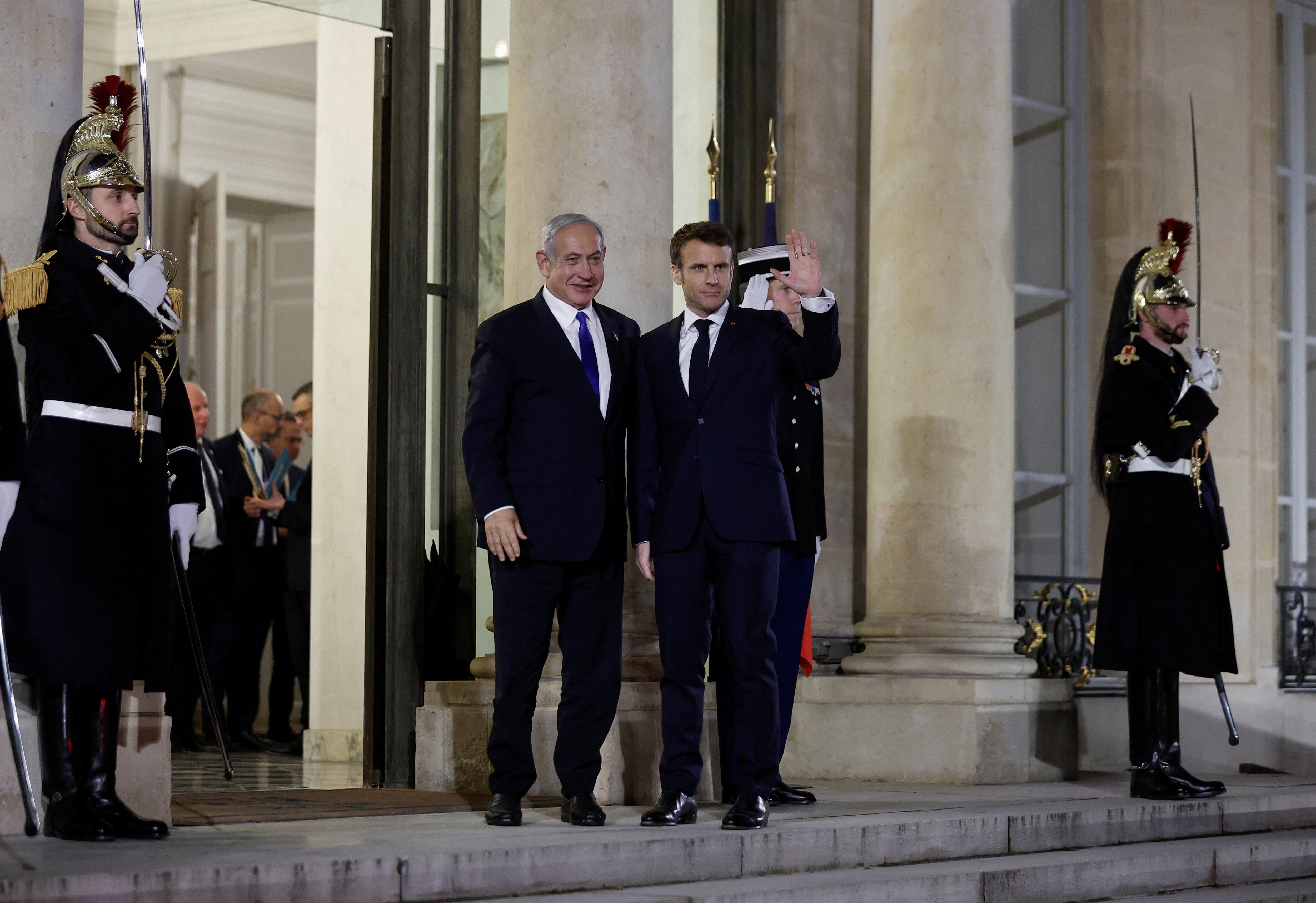 Macron manifestó la “solidaridad plena y completa de Francia con Israel en su lucha contra el terrorismo. ”Palacio del Elíseo, en París, Francia, 2 de febrero de 2023. REUTERS/Benoit Tessier