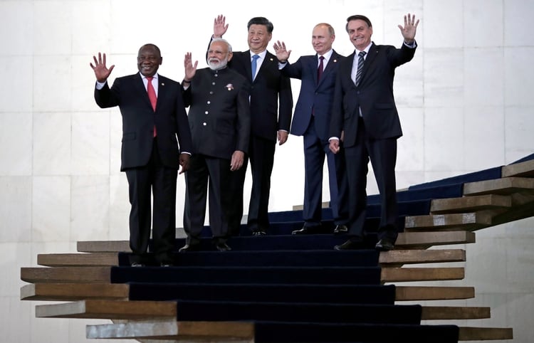 Los presidentes de los BRICS en las escaleras centrales del Palacio de Itamaraty, la cancillería brasileña. (Reuters)