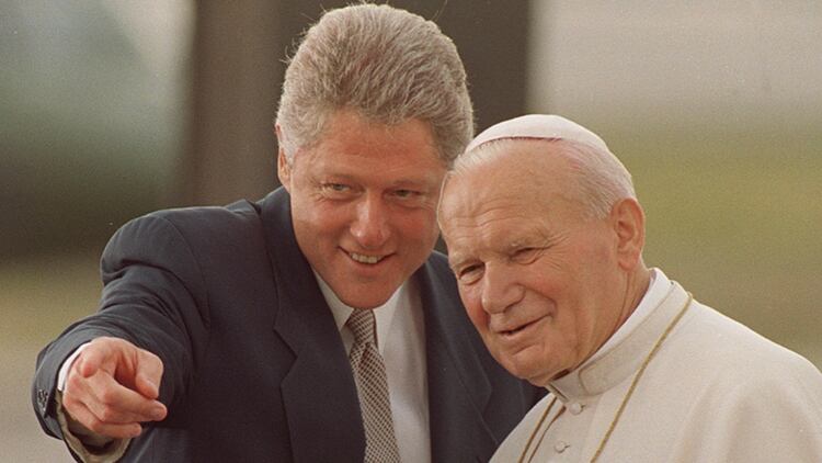 Juan Pablo II junto a Bill Clinton durante la visita que realizó a Estados Unidos. Denver, Colorado, año 1993 - AFP 