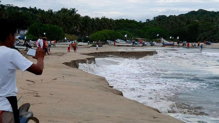 El mar se comió la playa como parte de un fenómeno poco usual (Foto: Protección Civil)