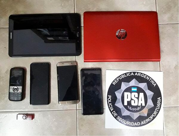 Notebooks, celulares, tablets y otras herramientas de almacenamiento fueron secuestradas