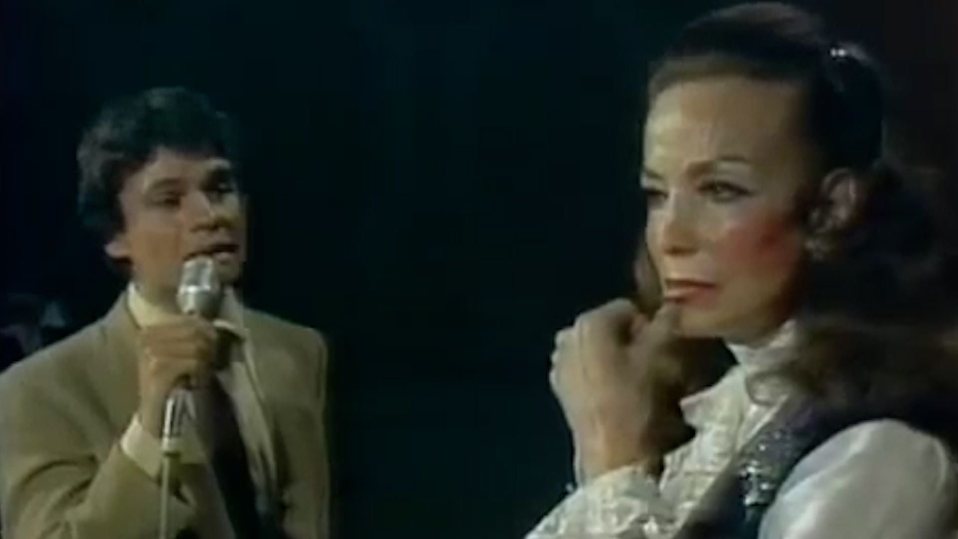 Juan Gabriel siempre fue admirador de María y hacía lo posible por convivir con ella (Captura de pantalla de YouTube-RETREANDO MIX)