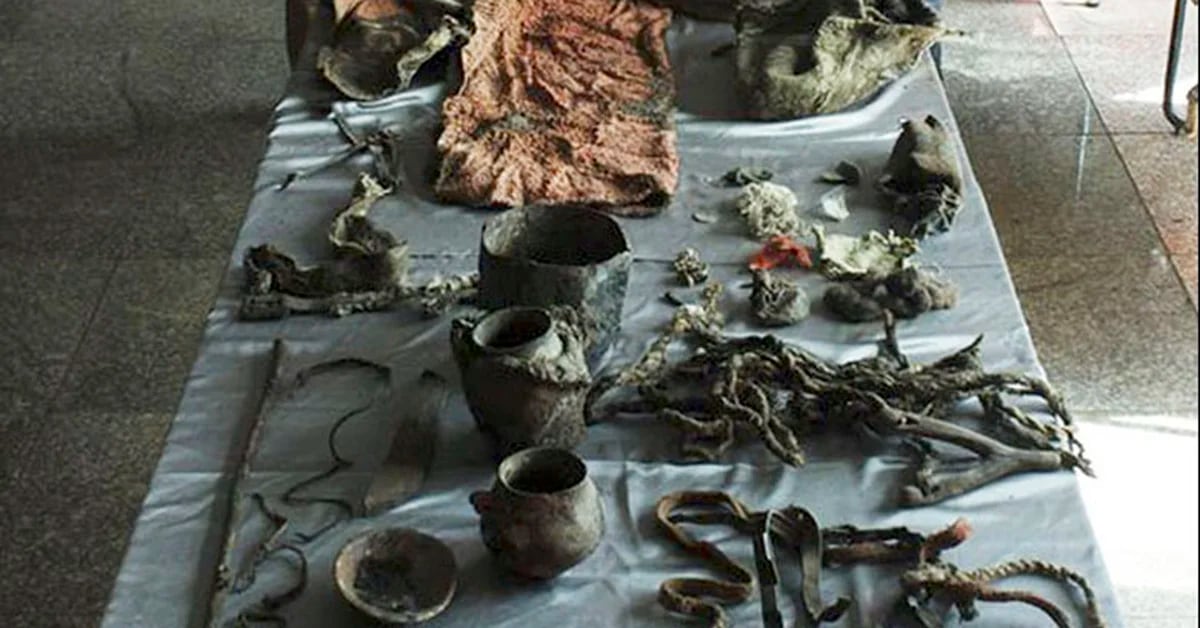 Las "zapatillas" de una momia en agitan redes sociales - Infobae