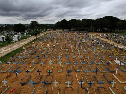 Vista aérea del cementerio Parque Tarumã, en Manaos, Brasil (REUTERS/Bruno Kelly)