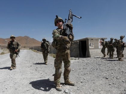 IMAGEN DE ARCHIVO. Tropas estadounidenses patrullan en una base del Ejército Nacional Afgano en la provincia de Logar, Afganistán, Agosto 7, 2018. REUTERS/Omar Sobhani
