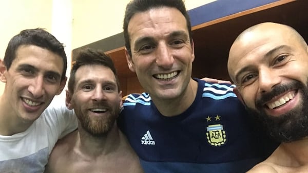 Con Di MarÃ­a, Messi y Mascherano en Rusia, tras el triunfo ante Nigeria. Scaloni formÃ³ parte del equipo tÃ©cnico de Sampaoli.
