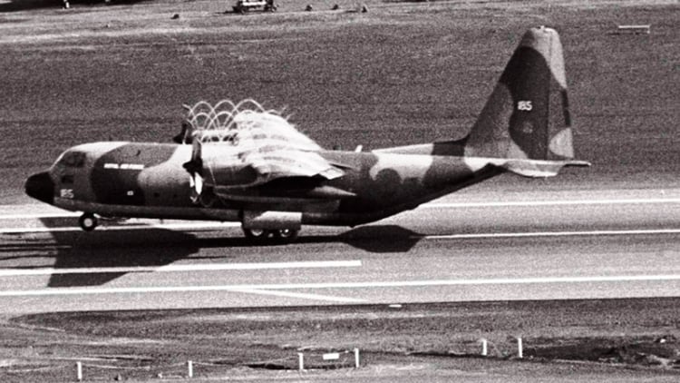 Los C-130-Hercules ingleses despegarían del aeropuerto Wideawake de la RAF en la Isla Ascension(Think Defense)