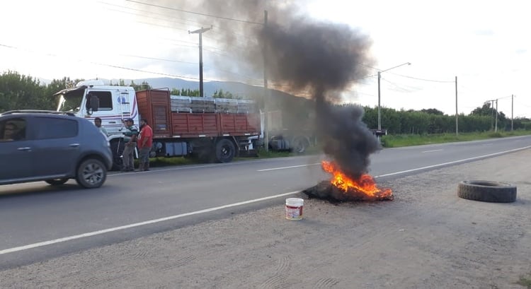 La protesta, que comenz el pasado mircoles, es llevada adelante por la Asociacin de Transportistas de Cargas de Tucumn