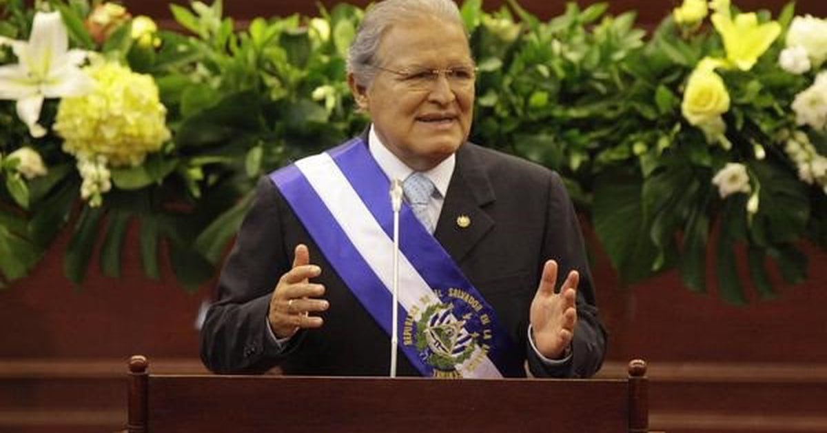 El Salvador: They have ordered the arrest of former President Salvador Sanchez Serona on charges of illegal enrichment and money laundering.