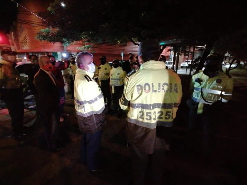 El presidente mostró su apoyo a los policías de Bogotá en un momento donde la institución es muy cuestionada por el abuso con el que reprimió las protestas de la semana pasada, dejando un saldo de 14 muertes.