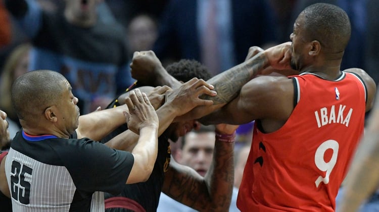 Ibaka podría recibir una sanción de entre 3 y 5 partidos, más una multa de 149 mil dólares (Reuters)