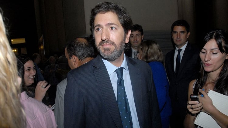 Sebastián Casanello (Adrián Escandar)