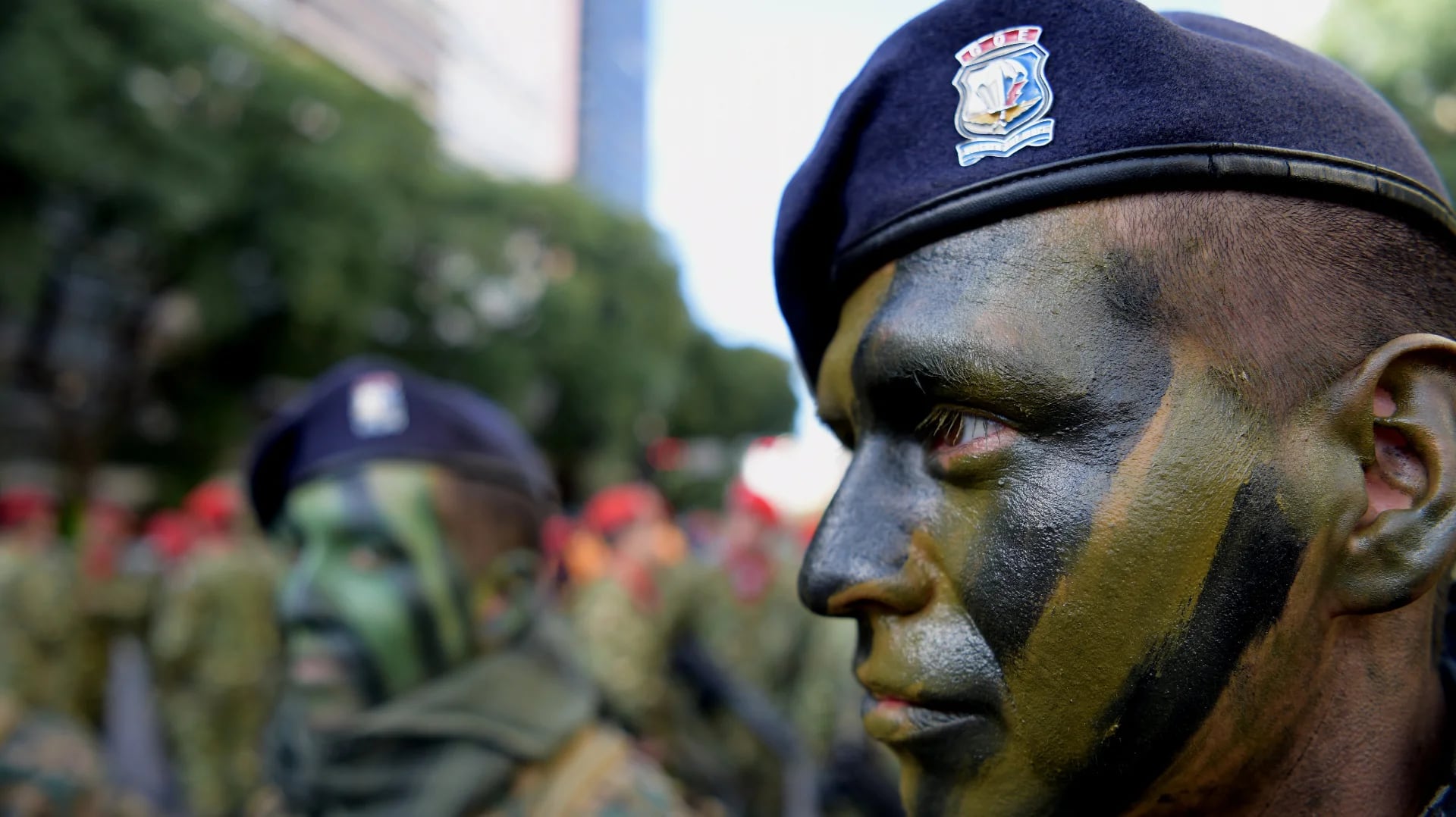 Desfile militar por los 207 años de la Patria (Foto: Gustavo Gavotti)