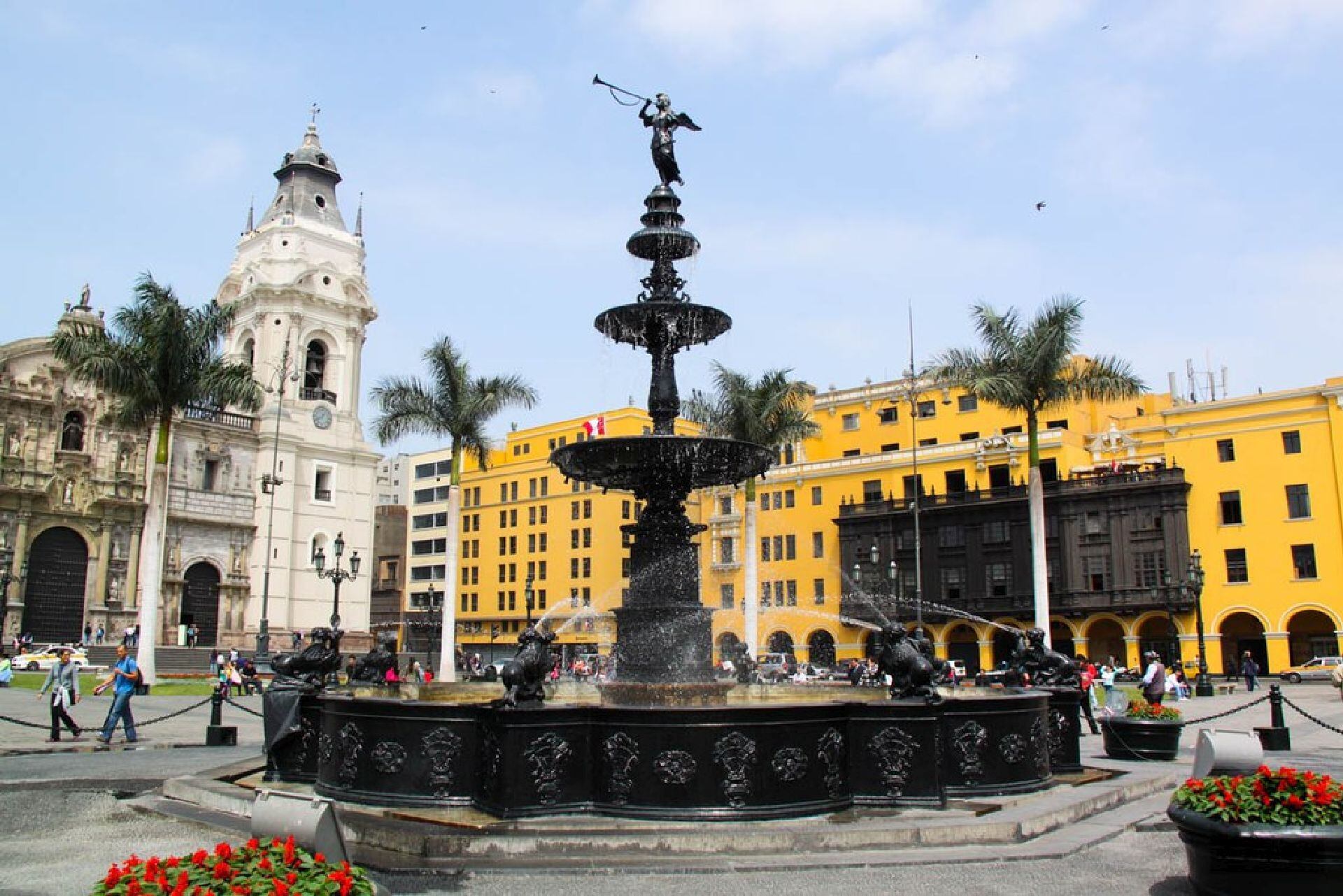 Pileta de la Plaza Mayor de Lima (Internet)