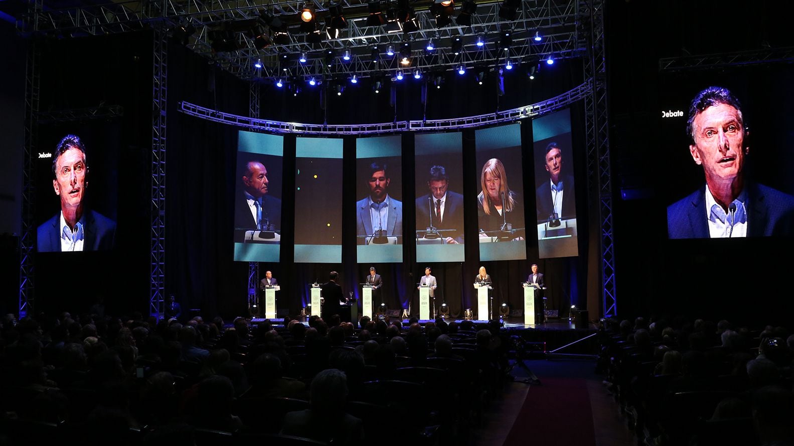 En el debate presidencial de 2015, Daniel Scioli, uno de los candidatos, no participó. Su ausencia quedó expuesta al quedar su lugar vacío.