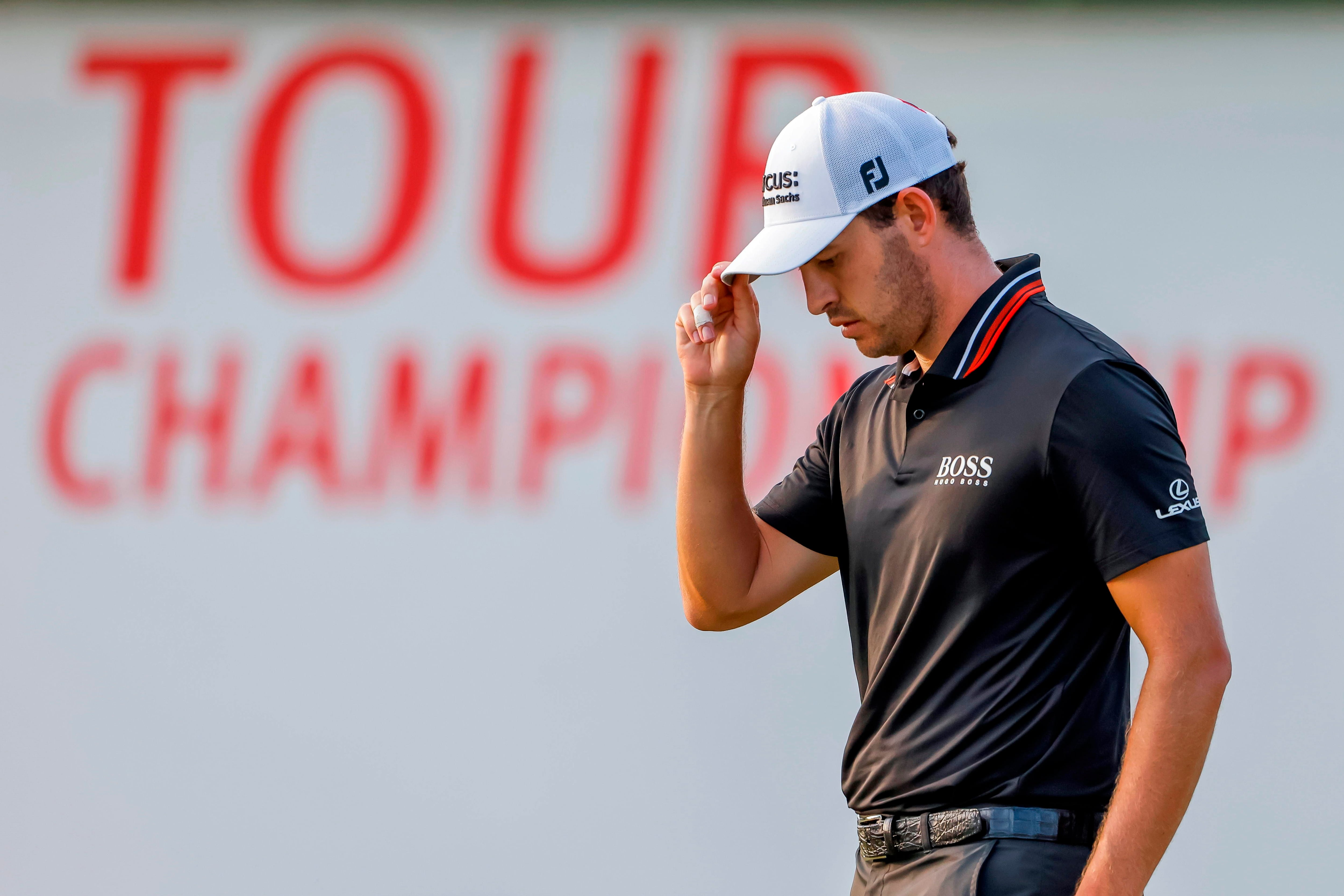 Atlanta (United States), 04/09/2021.- Patrick Cantlay of the US reacts after making a birdie putt on the eighteenth hole during the third round of the 2021 TOUR Championship golf tournament at the East Lake Golf Club in Atlanta, Georgia, USA, 04 September 2021. The tournament is the finale of the PGA Tour FedExCup playoffs. (Estados Unidos) EFE/EPA/ERIK S. LESSER 