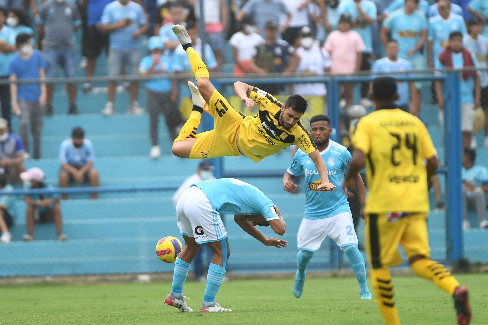 Los dos partidos entre Cristal y Cantolao en 2022 acabaron en empate y con el mismo marcador: 2-2. (Liga 1)