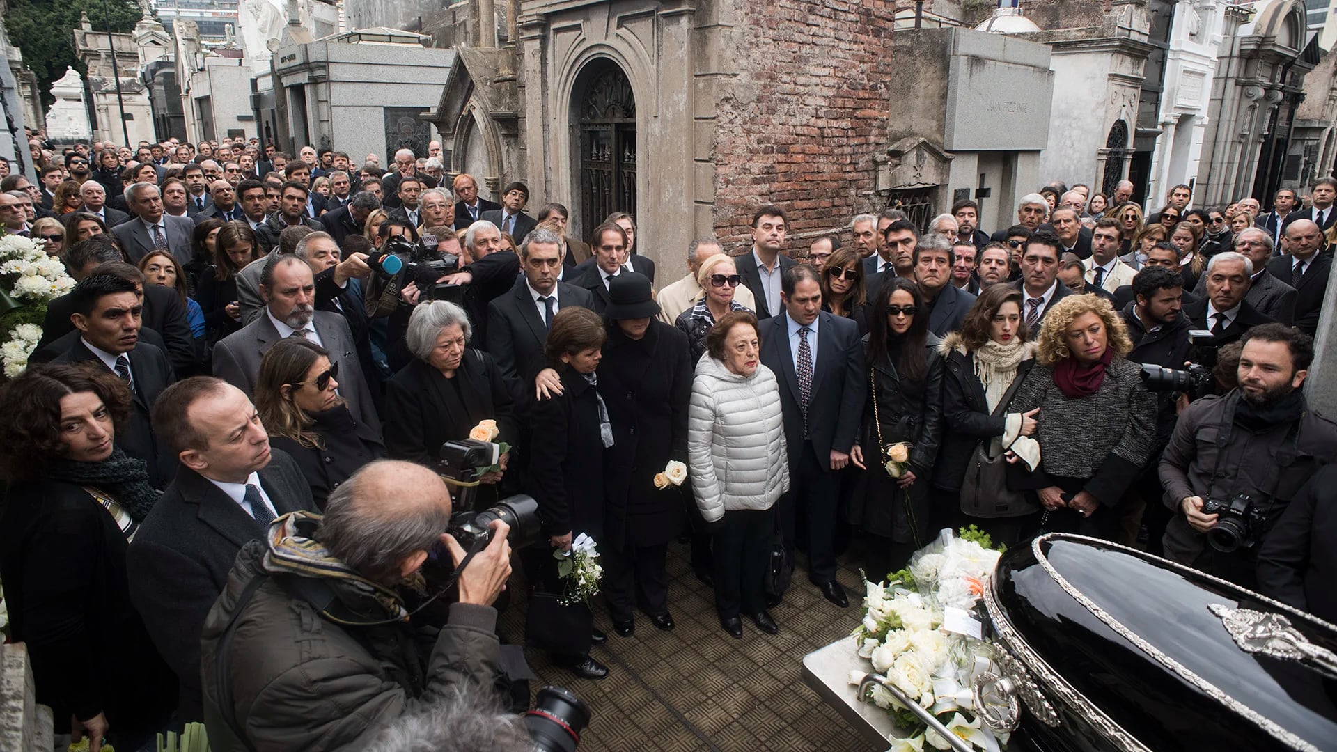 Familiares, amigos, periodistas y empresarios participaron del último adiós de Ernestina Herrera de Noble