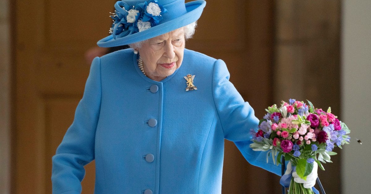 Elizabeth II will have to rest for a few days due to medical indication: she suspended a visit to Northern Ireland