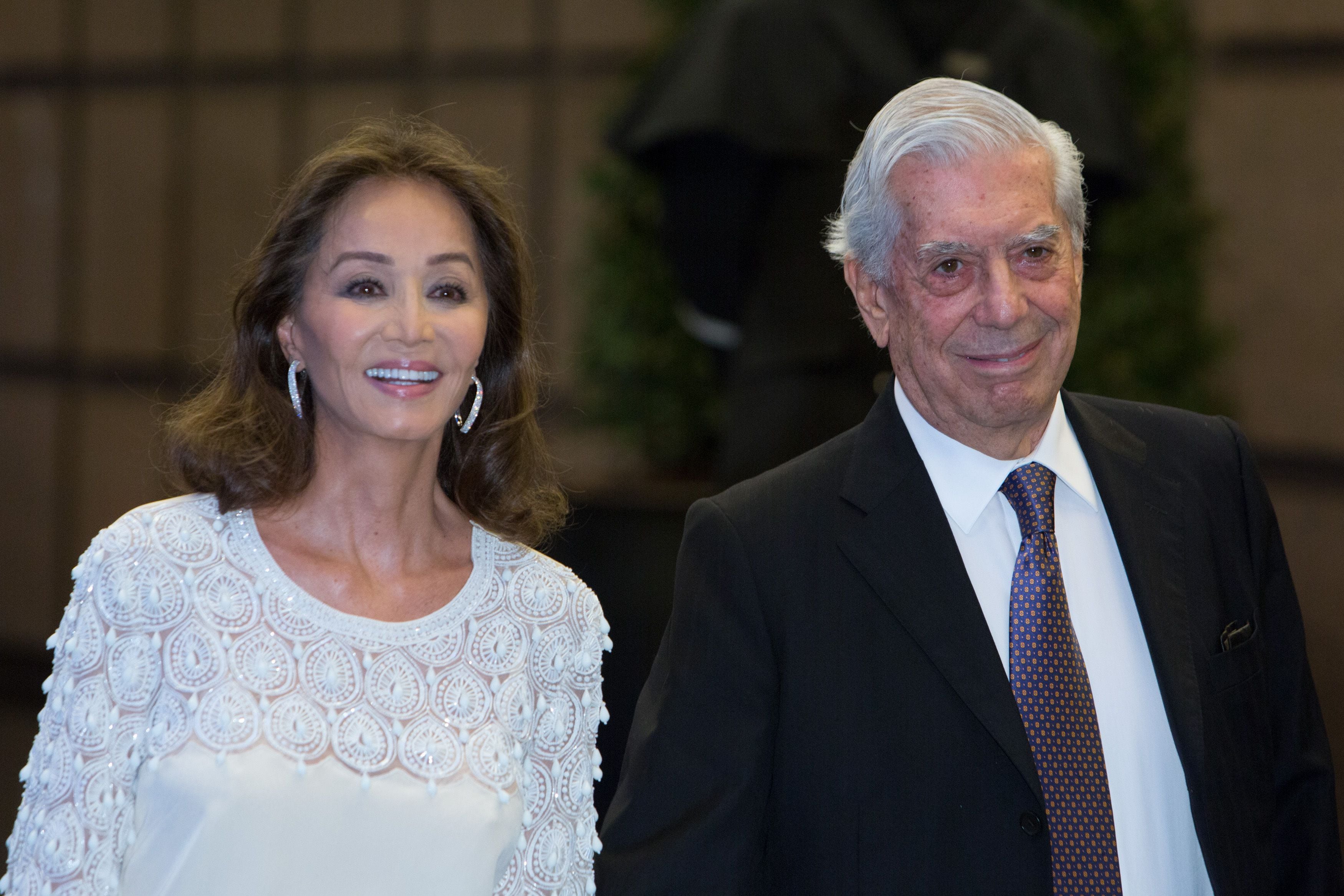 Otros tiempos. Mario Vargas Llosa y su ex pareja, Isabel Preysler, en 2016.  (Pablo Cuadra/Getty Images)