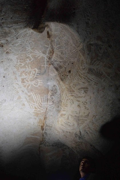 Hallan 30 Cuevas Con Pinturas Rupestres Con Rostros Humanoides Y Formas 
