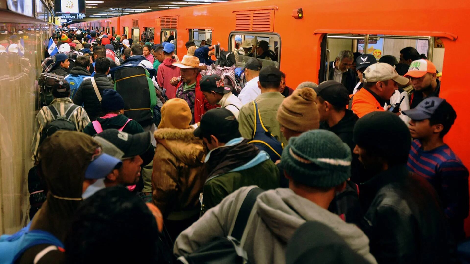 Metro y Metrobús CDMX hoy: Línea B con problemas de movilidad por persona que descendió a las vías 