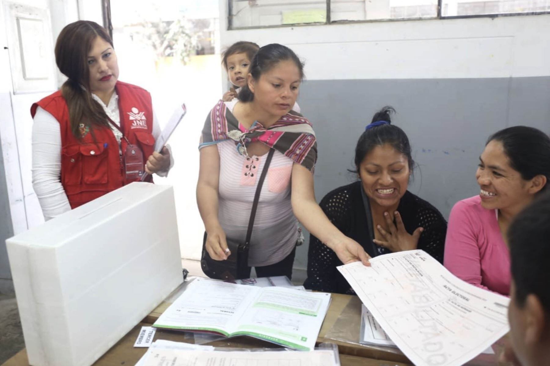 La participación política de las mujeres en estas ERM 2022 ha aumentado significativamente en comparación a años anteriores, pero aún se mantiene en niveles bajos. | Foto: Agencia Andina