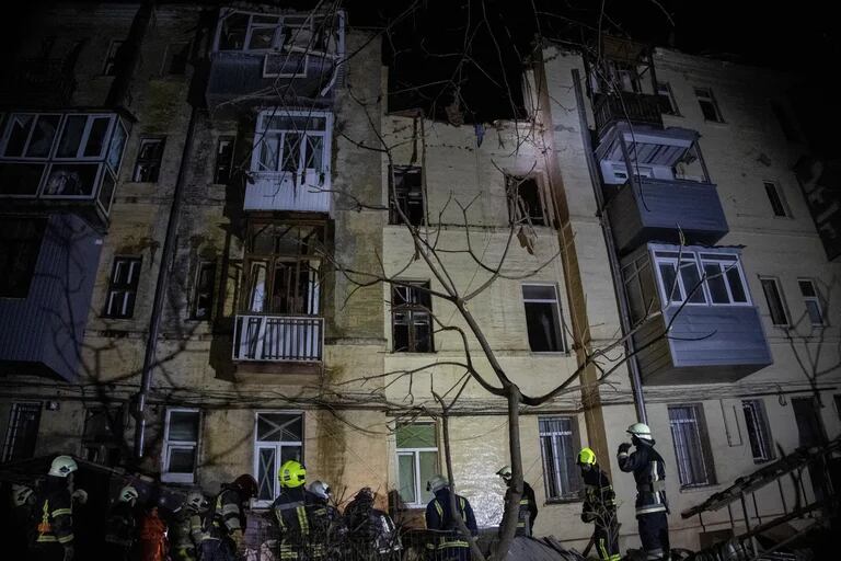  Un edificio dañado por misiles rusos (REUTERS/Yevhen Titov) 