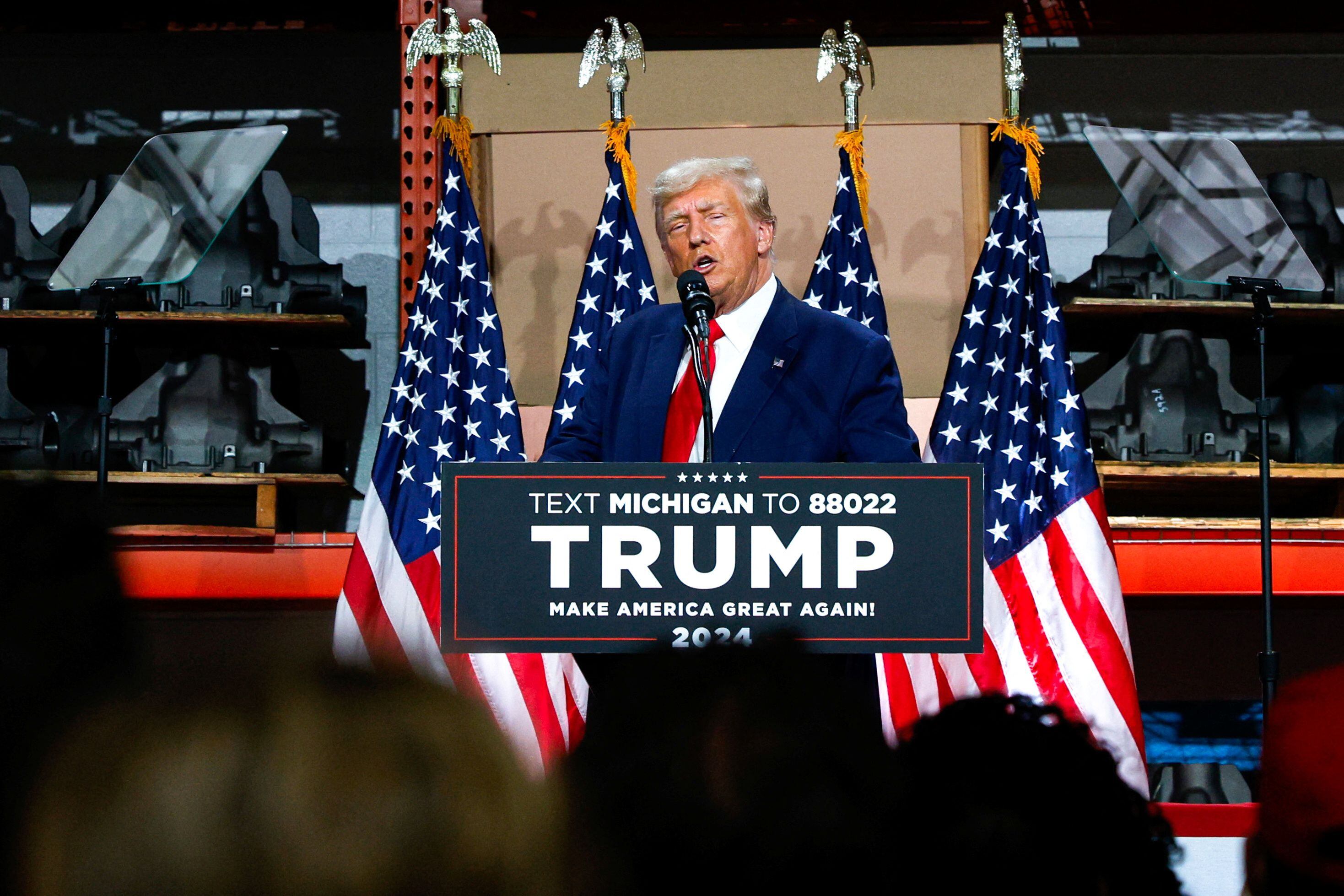 Trump señaló a los precandidatos republicanos de querer formar parte del gobierno. (REUTERS/Rebecca Cook)