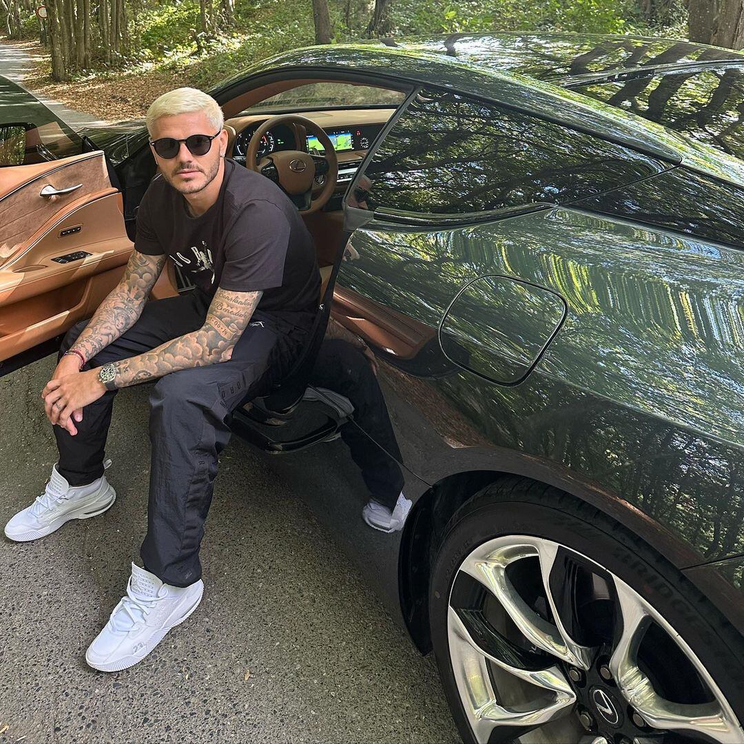 Icardi con su nuevo coche de lujo (Foto: Instagram)