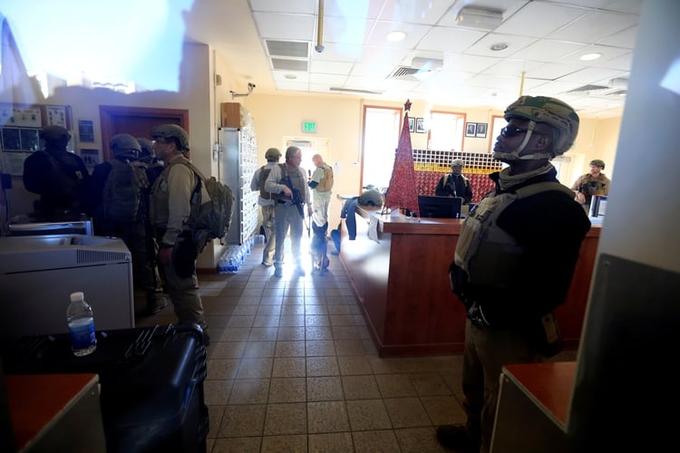 El interior de la embajada (REUTERS/Thaier al-Sudani)
