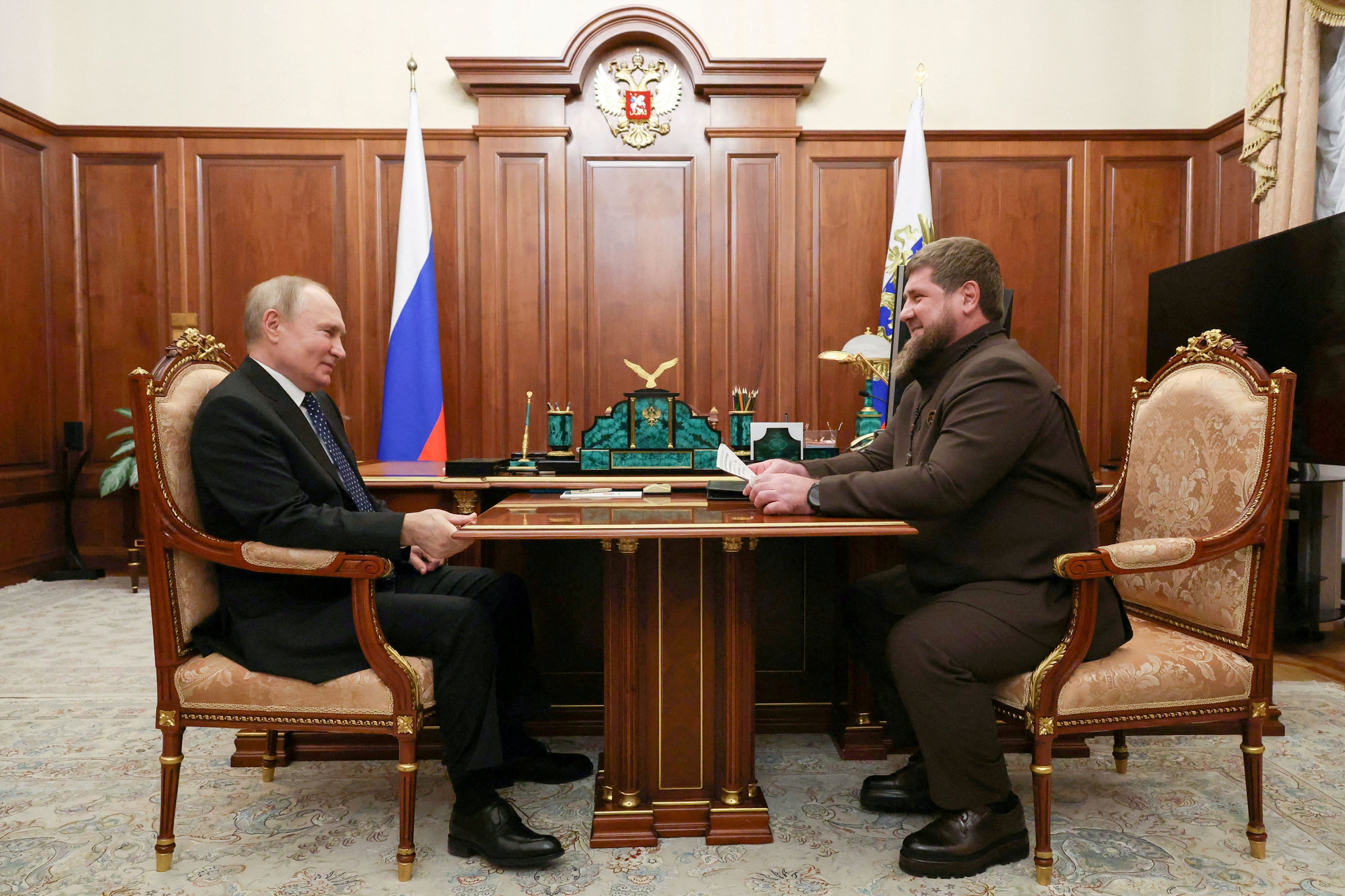 El presidente ruso Vladimir Putin recibe a Ramzan Kadyrov en Moscú (Sputnik/Mikhail Klimentyev/Kremlin/Archivo)