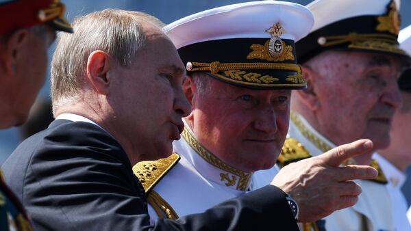 Vladimir Putin en el desfile Naval ruso, el 29 d ejunio de 2018 (AFP)