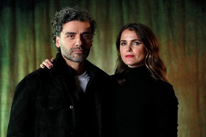 Oscar Isaac y Keri Russell en una sesión de fotos para promocionar la película "Star Wars: The Rise of Skywalker" en diciembre de 2019. REUTERS/Mario Anzuoni