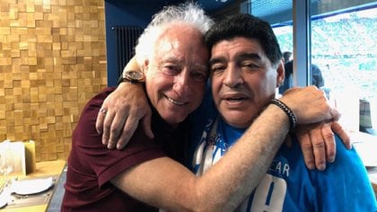 Guillermo Coppola junto a Diego Maradona 