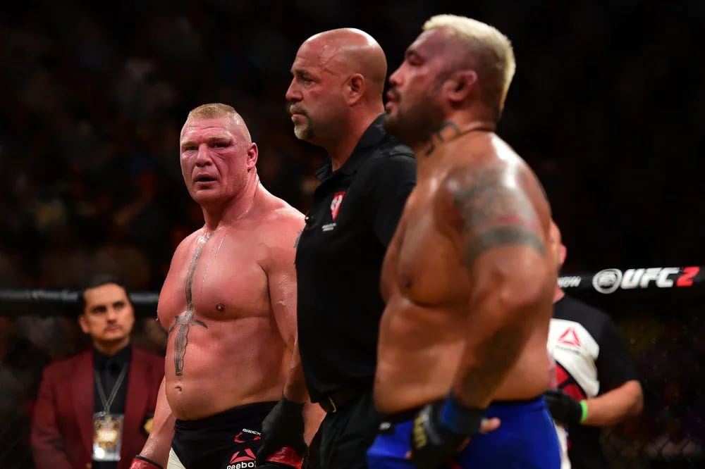 Lesnar se impuso sobre Hunt tras cuatro años y medio de ausencia (UFC)