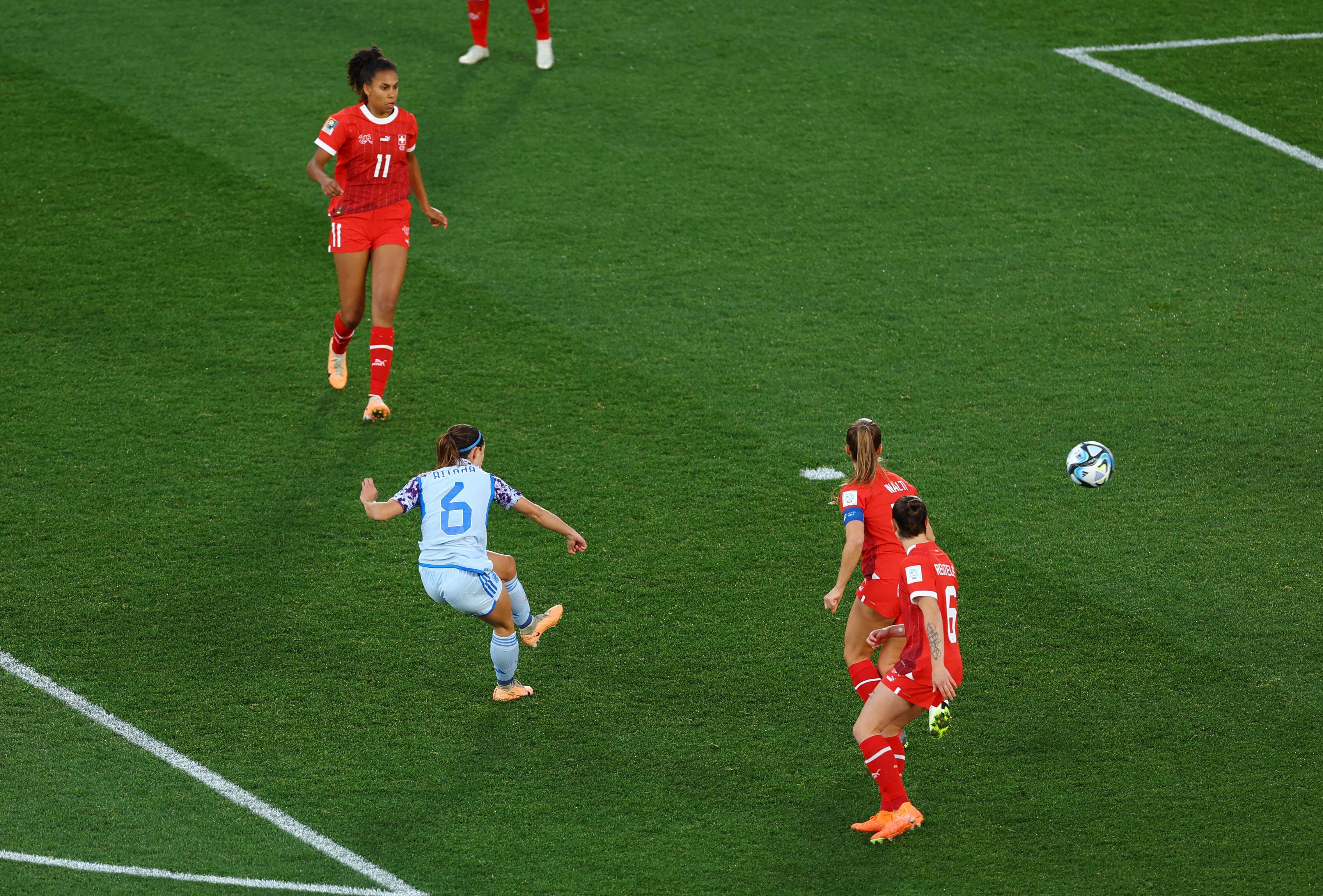 Aitana Bonmatí al marcar por primera vez contra Suiza (REUTERS/Molly Darlington)