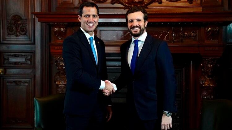 Juan Guaidó mantuvo un encuentro con Pablo Casado (@Presidencia_VE)