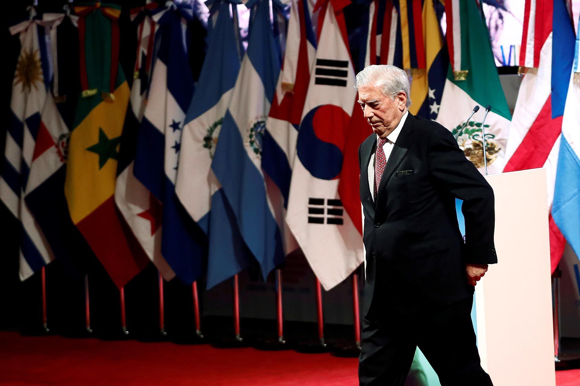 El escritor peruano Mario Vargas Llosa, tras su discurso en la sesión inaugural del VIII Congreso Internacional de la Lengua Española (CILE). EFE/Mariscal
