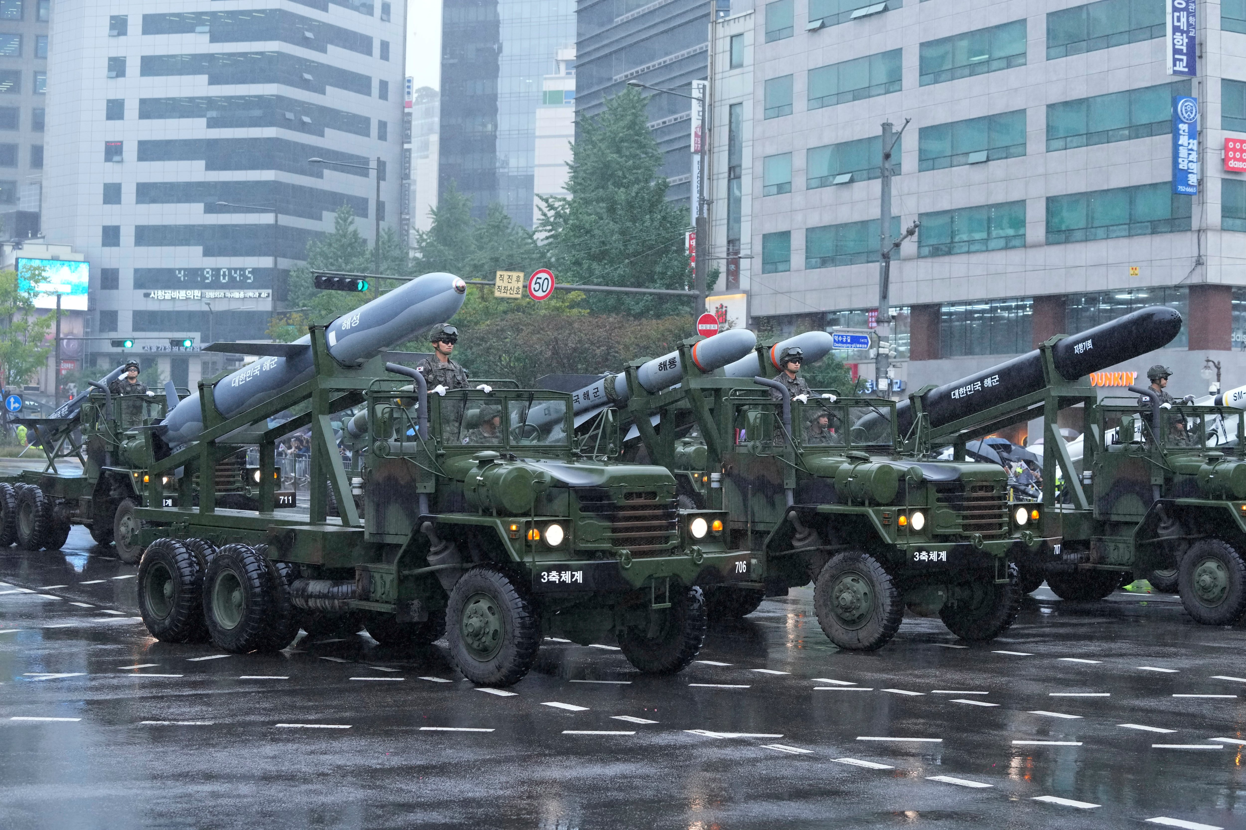 Corea del Sur exhibió toda su fuerza militar. (AP Photo/Ahn Young-joon)