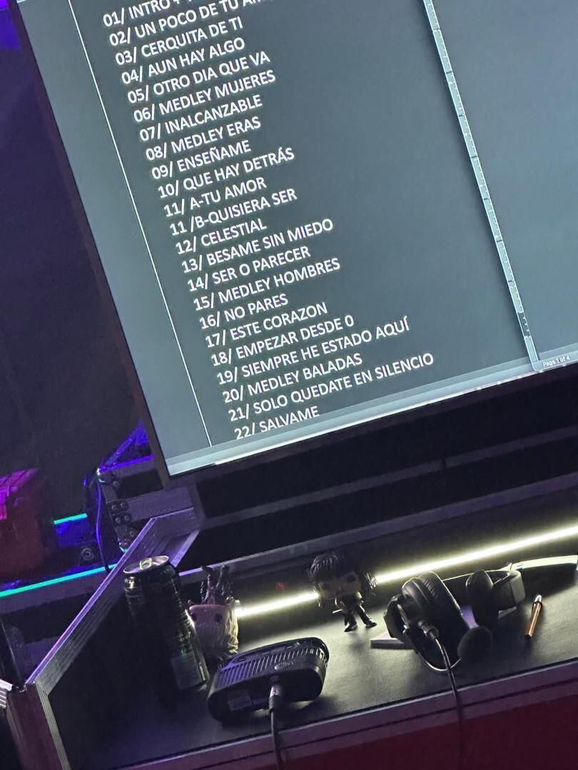 En redes sociales surgió una imagen que presume ser el setlist del primer concierto de RBD. (Twitter: @RBDFotosHQ)