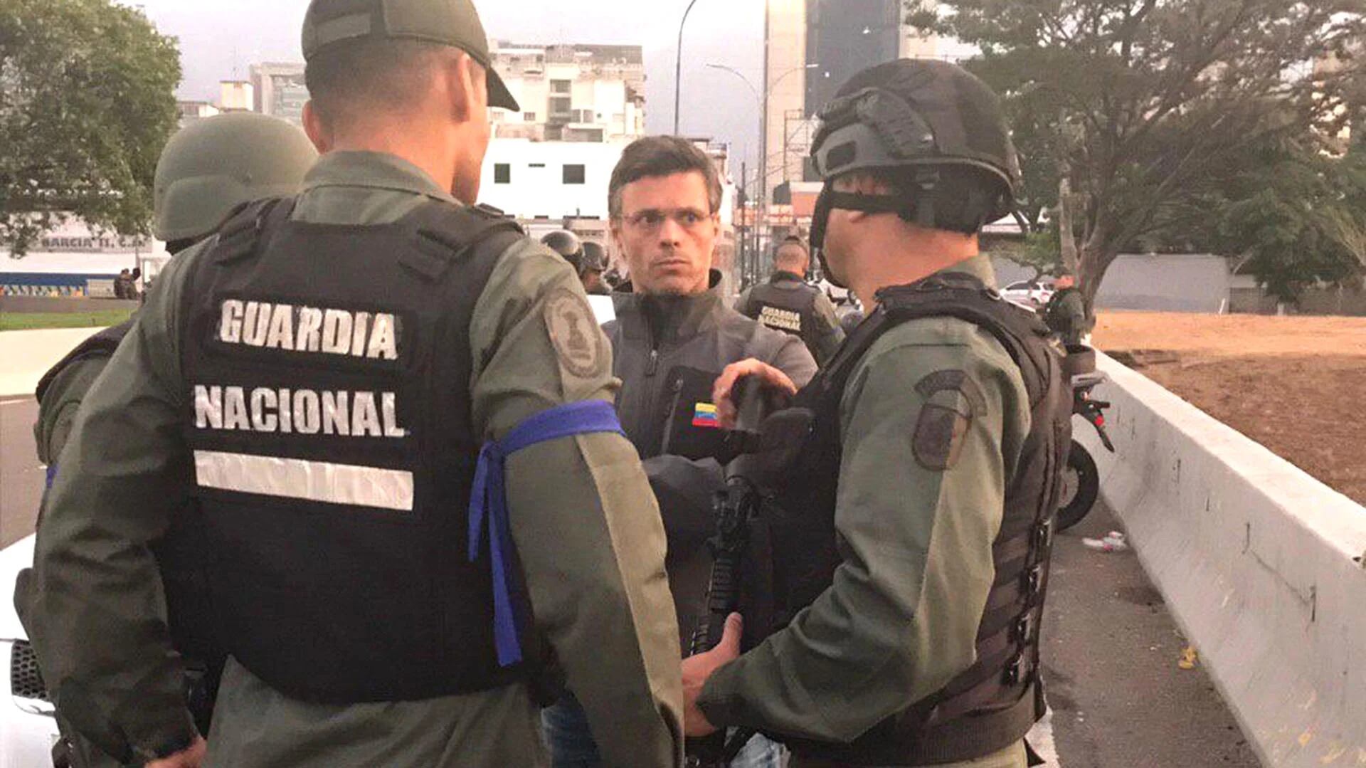 Agentes de la GNB escoltaron a Guaidó y López (@leopoldolopez)