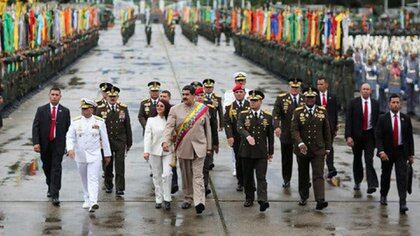 Foto de archivo: La elite militar de Venezuela con Nicolás Maduro durante un desfile en Caracas (Foto-Reuters)