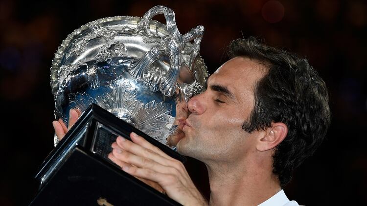 Roger Federer va por su tercer Abierto de Australia consecutiva (AFP)