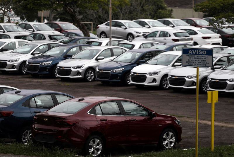 Los autos provenientes de Brasil serán alcanzados por el nuevo impuesto del 7,5%. REUTERS/Roosevelt Cassio