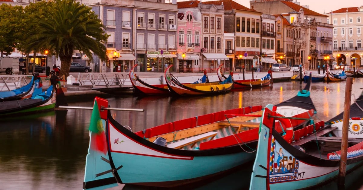 A pitoresca cidade conhecida como a “Veneza portuguesa” – lar de praias e a menos de uma hora do Porto